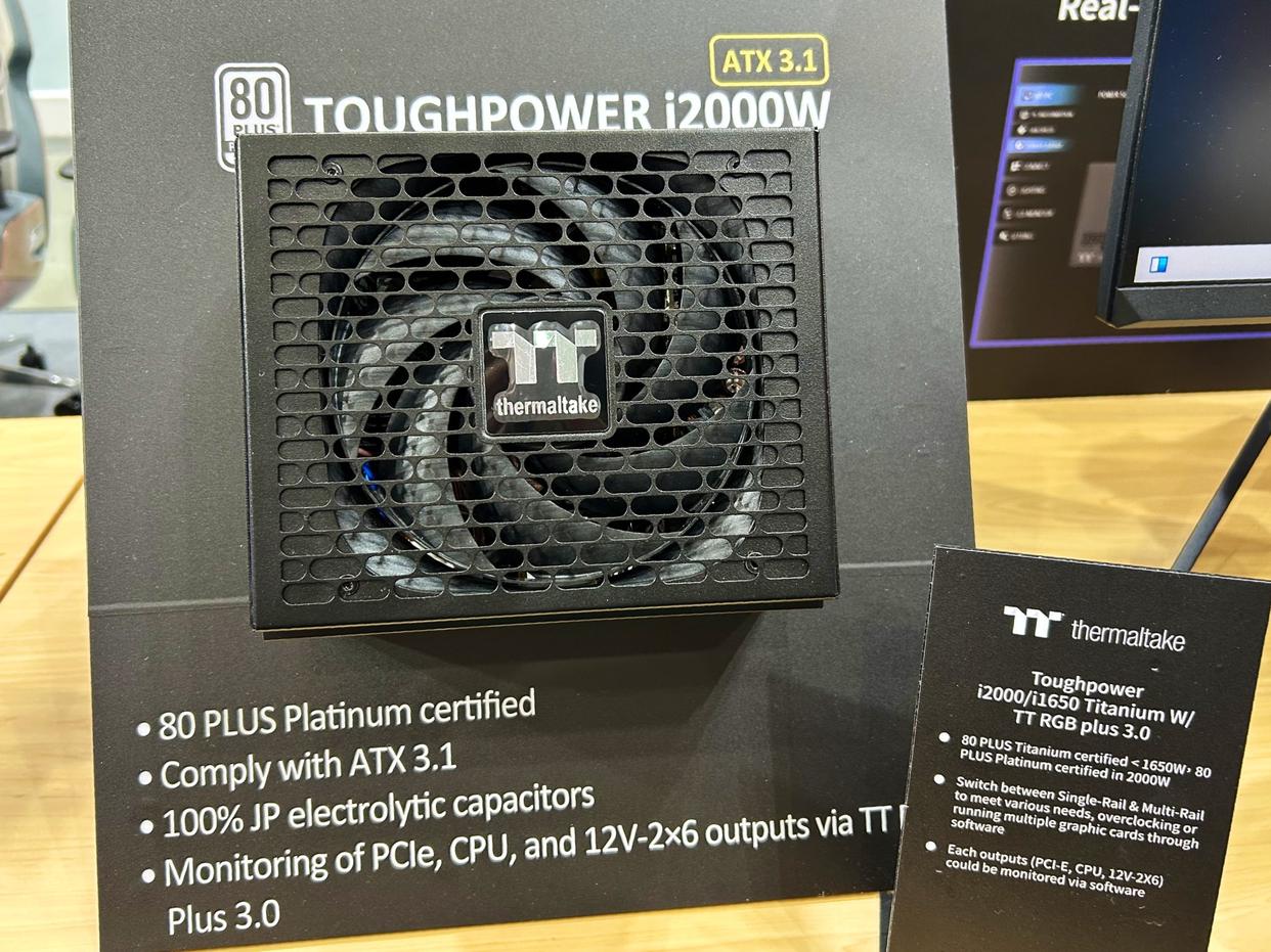 曜越钢影 i2000 Platinum 电源发布：四组12V-2×6，1650W内钛金设计